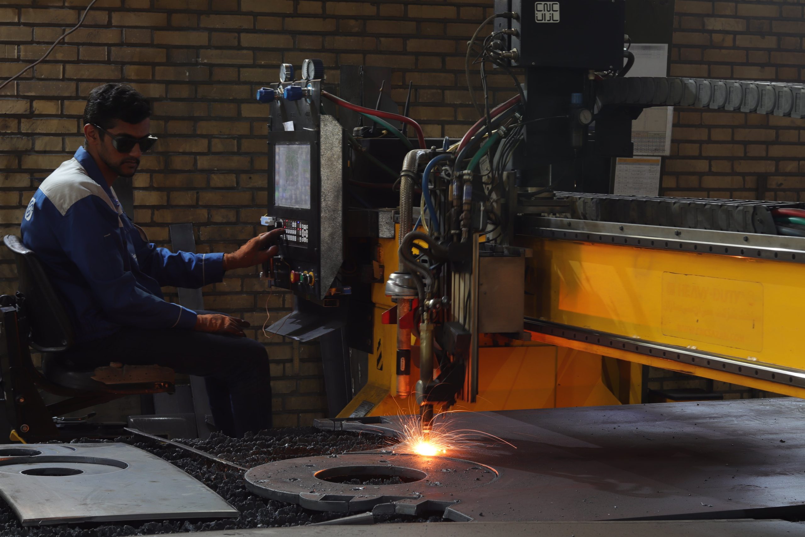 دستگاه برش لیزر